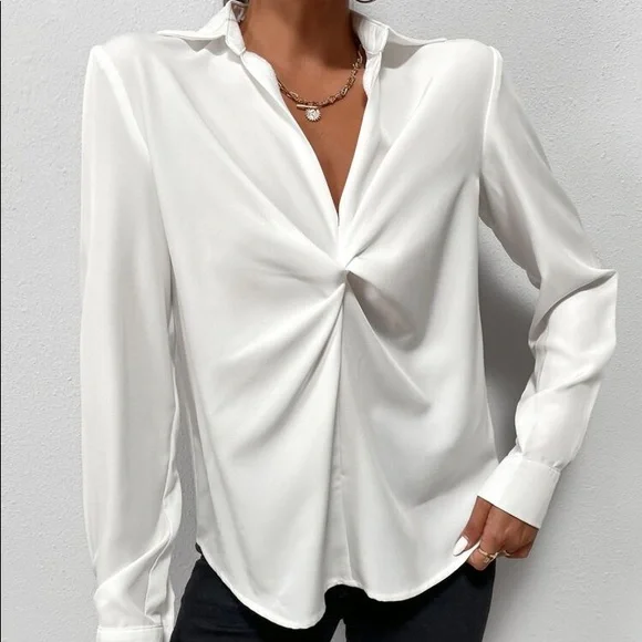 🐚 CLASSIC WHITE TWIST FRONT BLOUSE! - Picture 6 of 7